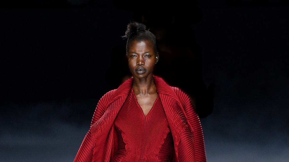 Isi Mijake - modna revija Ready-to-Wear Fall-Winter 2016-17 godine u Parizu