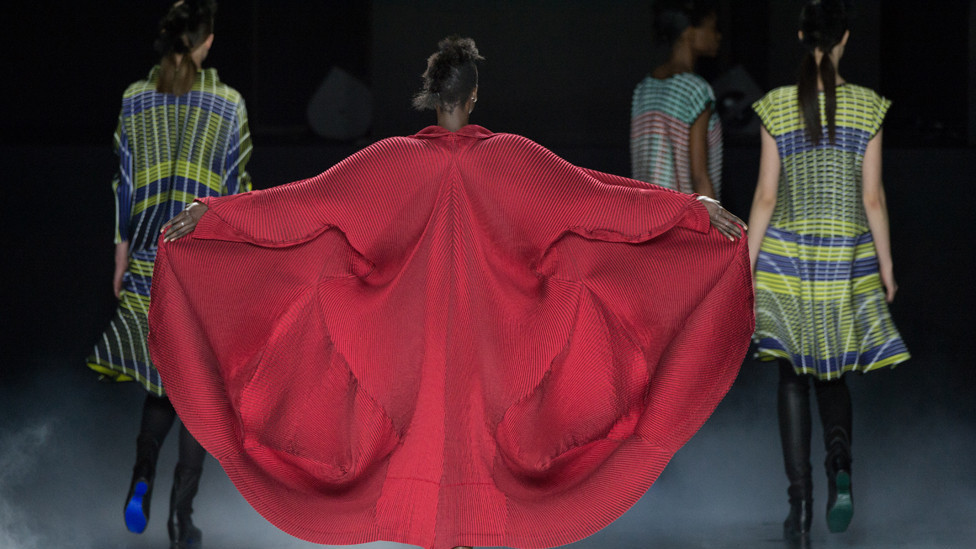 Isi Mijake - modna revija Ready-to-Wear Fall-Winter 2016-17 godine u Parizu