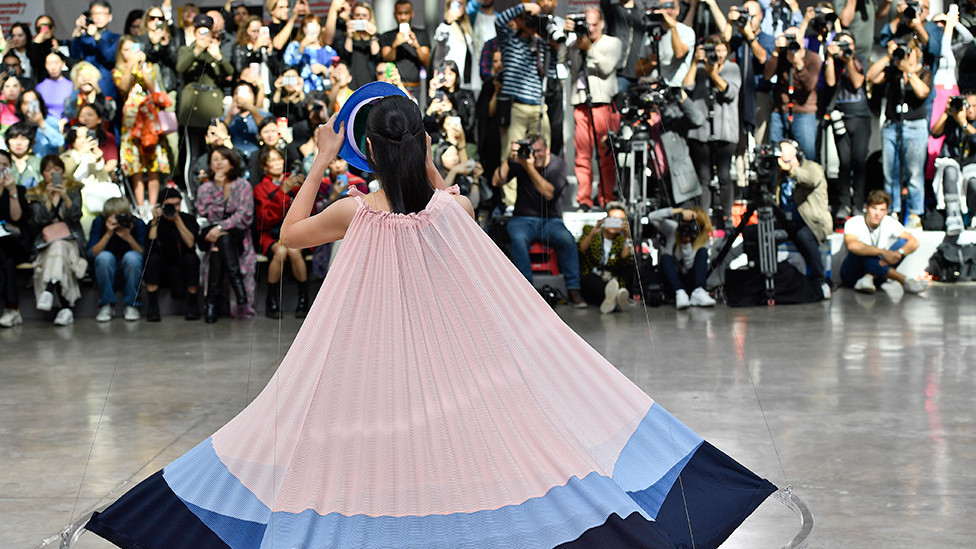 Mijakijeva revija za proleće-leto 2020. u okviru Nedelje mode u Parizu 2019. godine