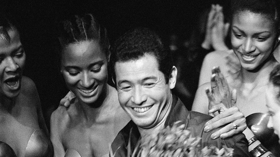 Kreator na reviji na kojoj je prikazana kolekcija jesen-zima 1980-81 u Parizu