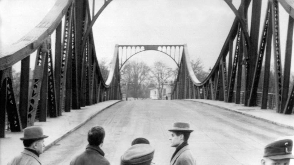 The Glienicke bridge just after the Powers swap