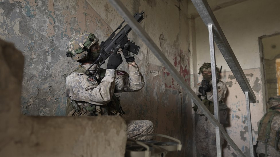 učeniя latviйskih voennыh