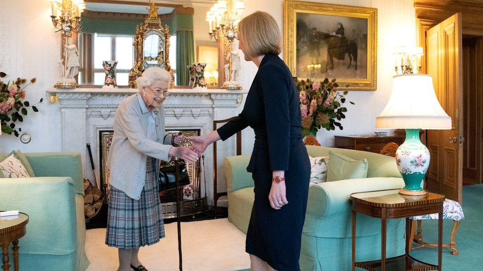 Liz Truss meets the Queen