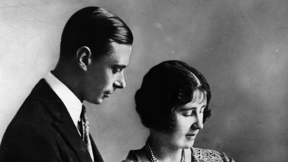 Elizabeta kao beba sa roditeljima na krštenju