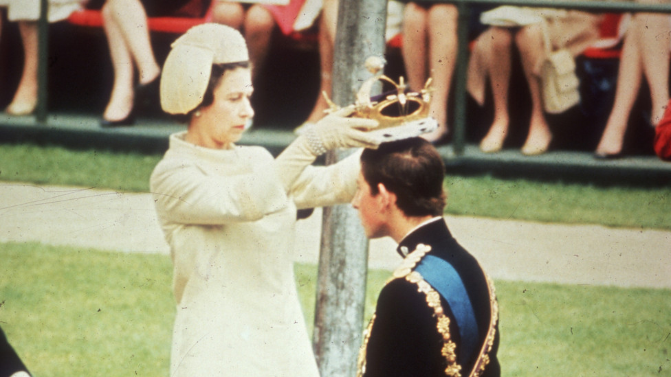 Kraljica Elizabeta Druga kruniše sina Čarlsa kao princa od Velsa 1969. godine