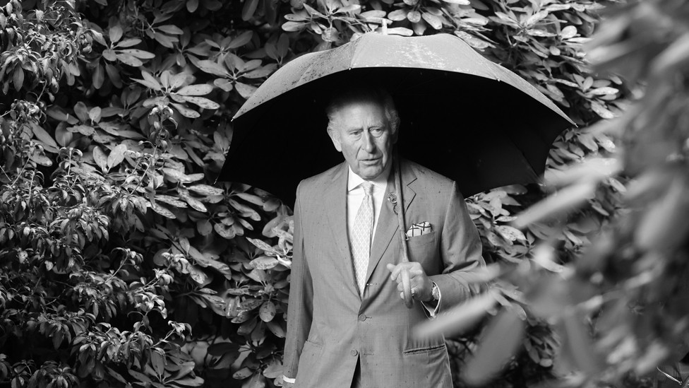 princ Čarls tokom posete Kraljevskoj botaničkoj bašti, 1. oktobar 2021, Edinbugr, Škotska