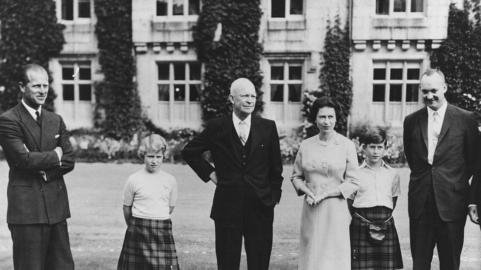 Predsednik Ajzenhauer sa Kraljicom i princem Filipom u Blamoralu, septembra 1959. godine.