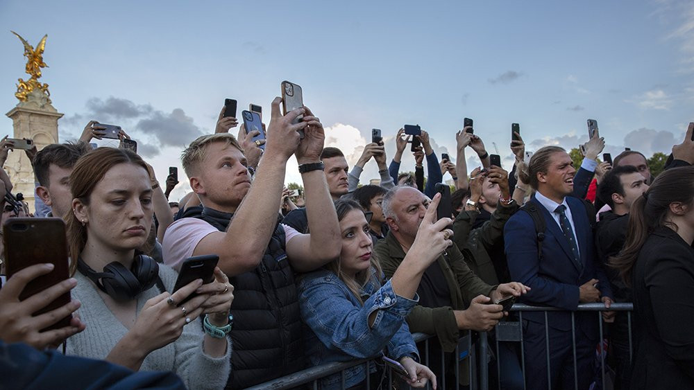 Ljudi ispred Bakingemske palate
