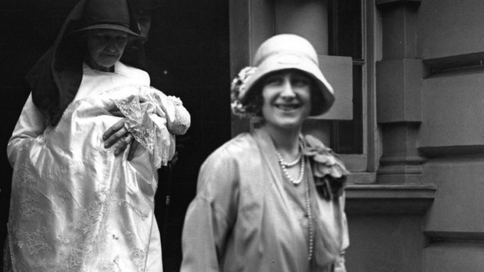 29th May 1926: The Duchess of York (1900 - 2002) leaving 17 Bruton Street, on her way to the christening of her daughter Princess Elizabeth.