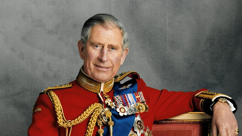 Kralj Čarls Treći pozira za zvanični portret povodom svog 60. rođendana