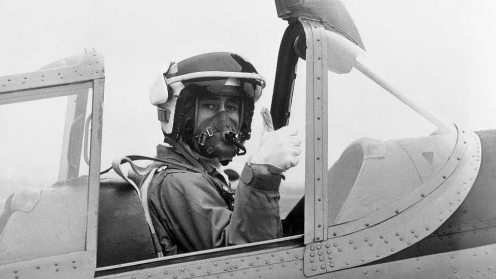 Kralj Čarls Treći u kokpitu aviona pre poletanja, 20. maja 1969.