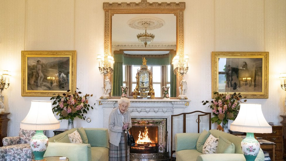 Queen Elizabeth II waits in the Drawing Room before receiving Liz Truss for an audience at Balmoral, Scotland