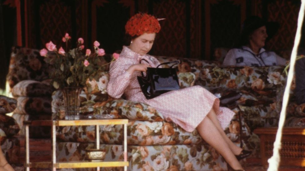 Queen Elizabeth II waits for King Hassan of Morocco in Marrakech on 27 October 1980, during her state visit to the country