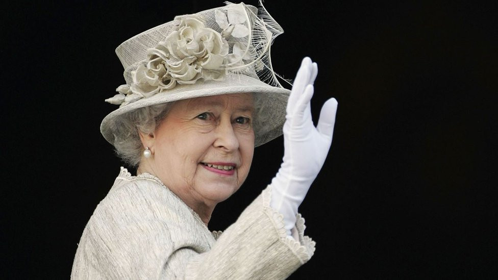 Queen Elizabeth II arrives at St Paul's Cathedral for a service of Thanksgiving, held in honour of her 80th birthday on 15 June 2006 in London