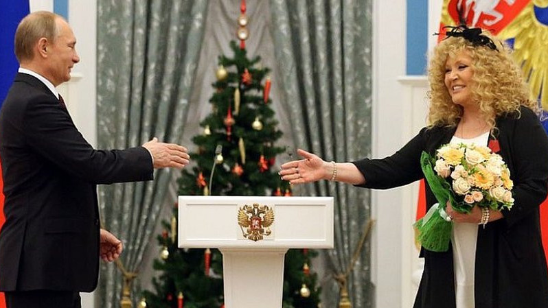 Alla Pugacheva meets President Putin, 22 Dec 14