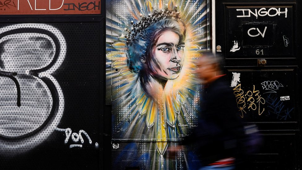 A pedestrian walks past a mural in tribute to Britain's Queen Elizabeth, following the Queen's death, in London, Britain September 17, 2022.