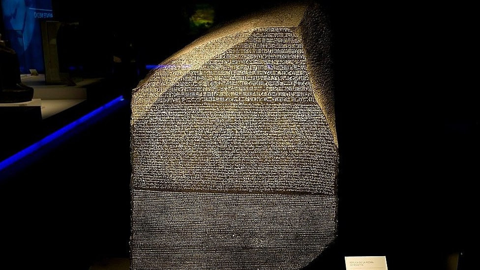 كيف فك حجر رموز اللغة المصرية القديمة؟