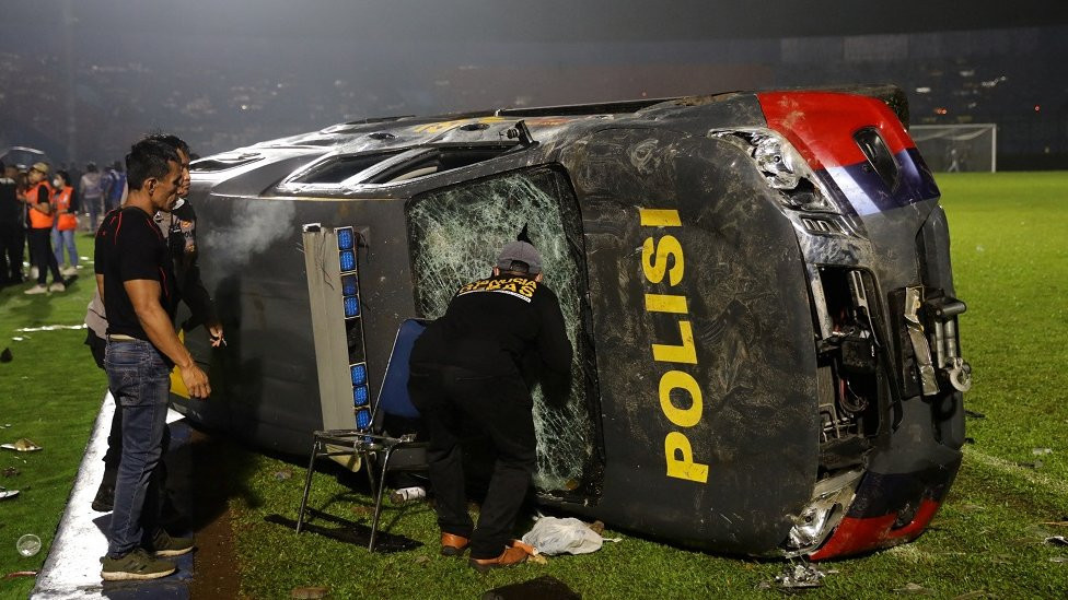 Uništeno policijsko vozilo