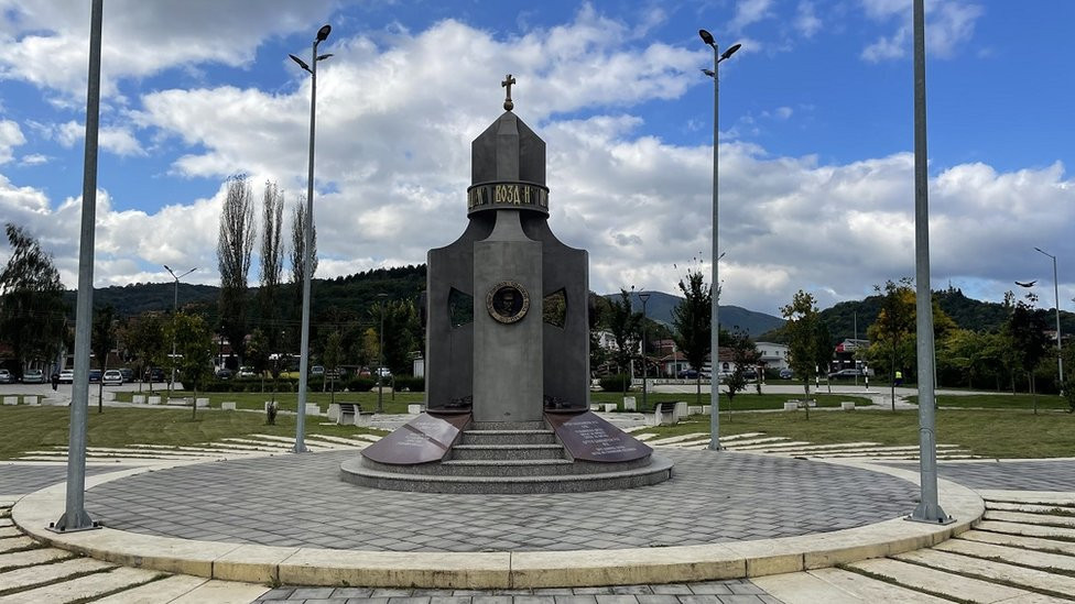 Spomenik Gvozdenom puku