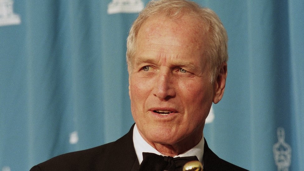 Paul Newman backstage at the Shrine Auditorium during the 67th Annual Academy Awards, March 27,1995 in Los Angeles, California