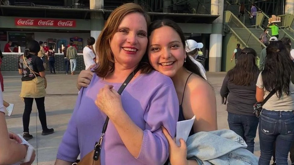 Ana Lucia (R) pictured here with her mum (L) was diagnosed with Type 1 diabetes at the age of eight