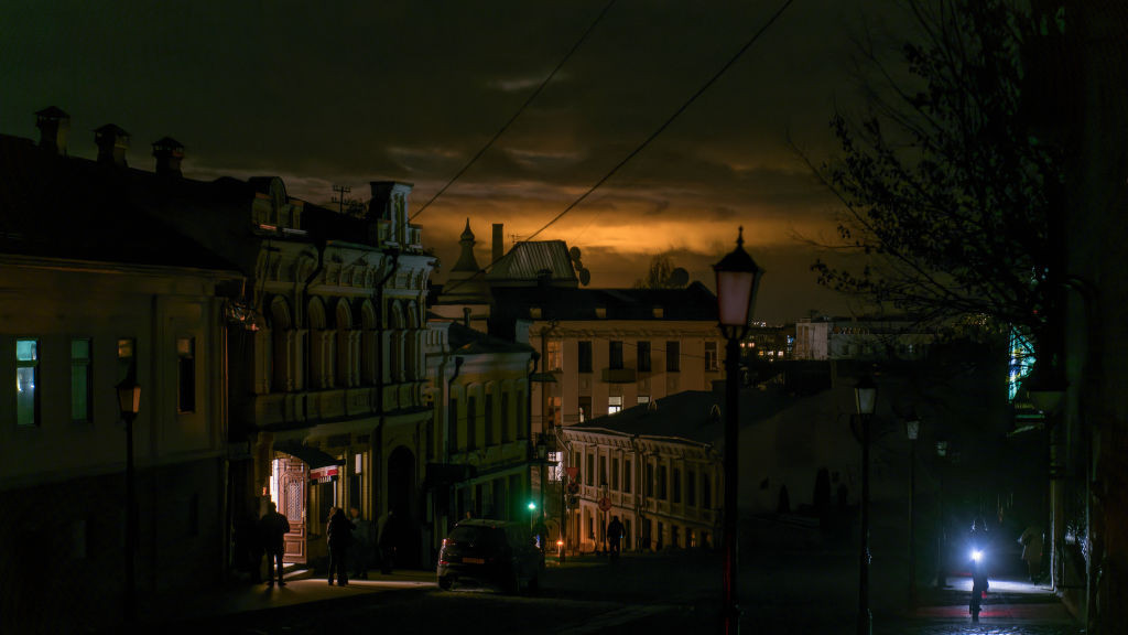 The Podil district of Kyiv in darkness after a Russian attack on energy infrastructure (11 Nov)