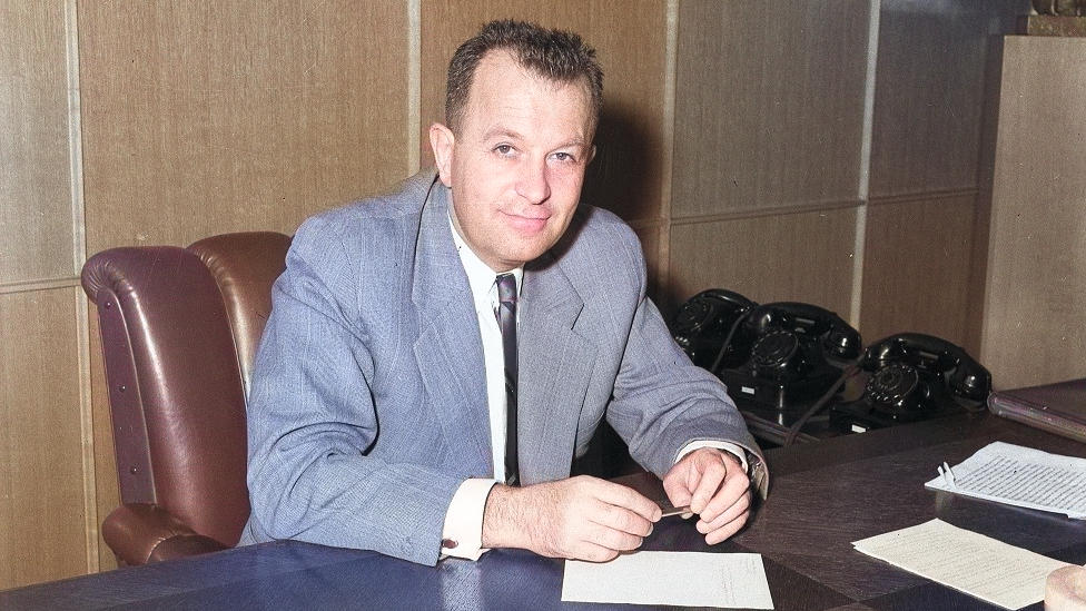 Tempo za radnim stolom (kolorizovao BBC)