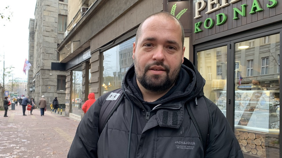 Duško Mitrović radi sa tinejdžerima