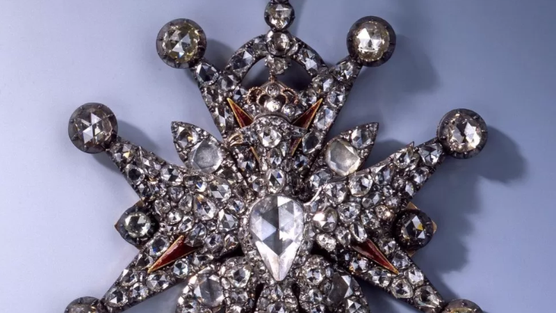 prsna zvezda optočena dijamantima sa poljskim ordenom belog orla