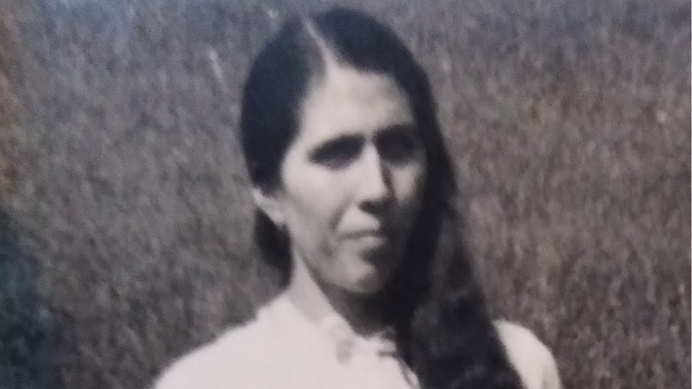 Aziza REko u mladosti