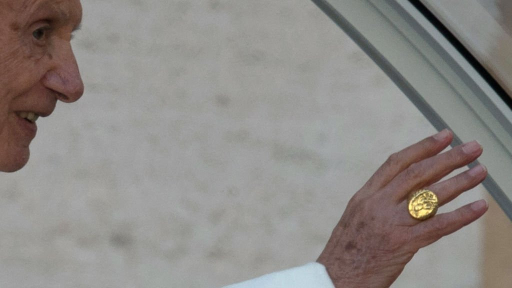Benedict XVI wearing the Ring of the Fisherman