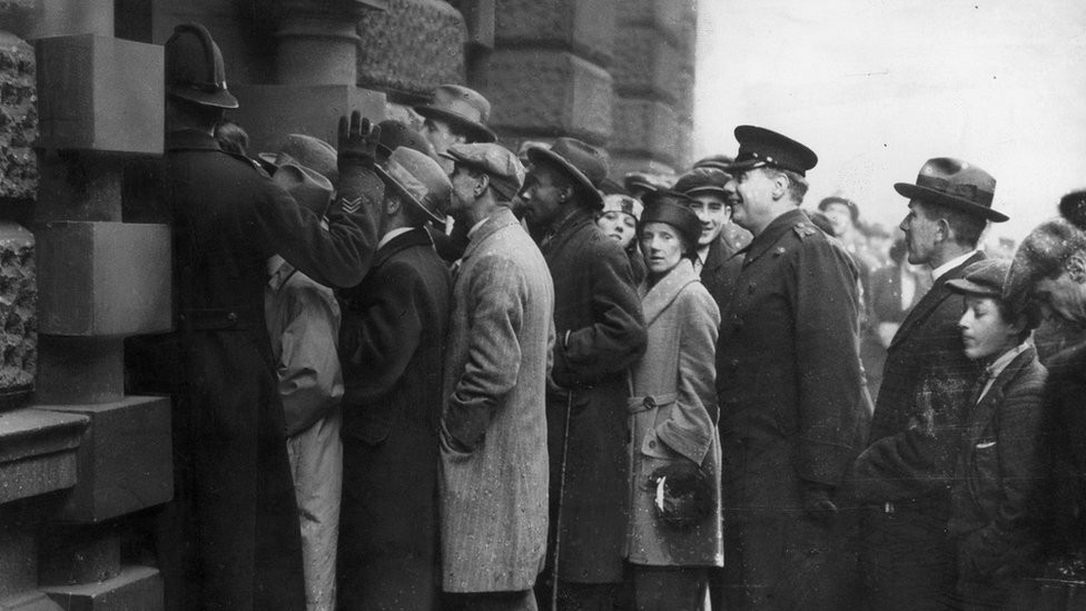 Crowds trying to get in Old Bailey during trial
