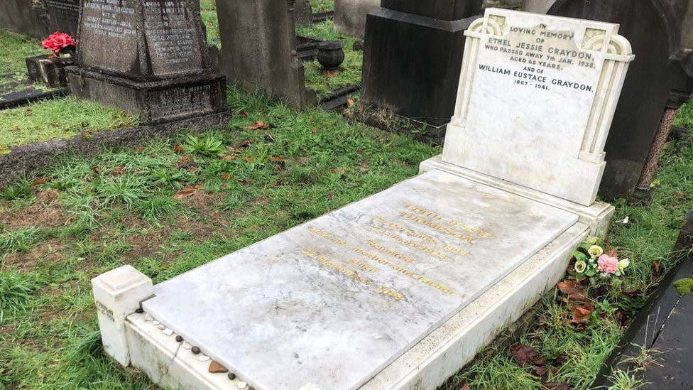 Edith Thompson's grave in City of London Cemetery