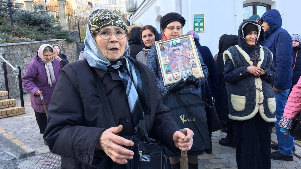 Požilыe ženщinы u monastыrя
