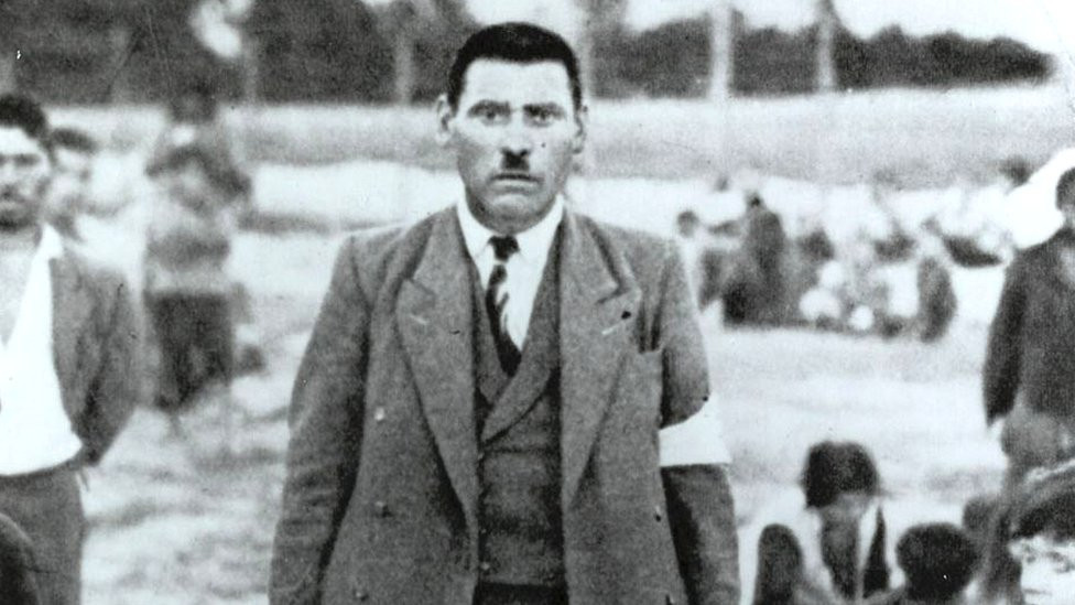 Photo of a Romani (potentially Jozef Kwiek) wearing an armband. The image dates to 1940 and was taken in Belzec camp (not the extermination camp though; in 1940, a temporary labour camp existed there).