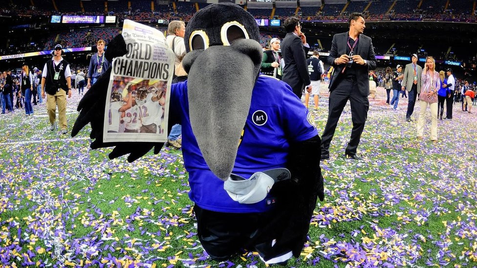 Po je postao toliko slavan da je čak jedan tim američkog fudbala, Baltimor Rejvens, dobio ime po jednom od njegovih dela