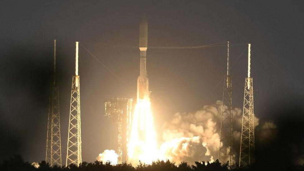 Raketa Junajted launč alajans V koja nosi poverljivi teret za Nacionalnu izviđačku kancelariju poleće sa rampe 41 u Stanici vazdušnih snaga Kejp Kanaveral, 2020.