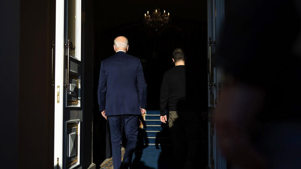 Biden and Zelensky walk into the Ukrainian presidential palace