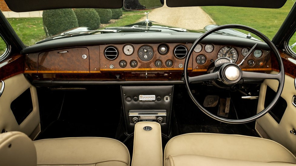 unutrašnjost automobila