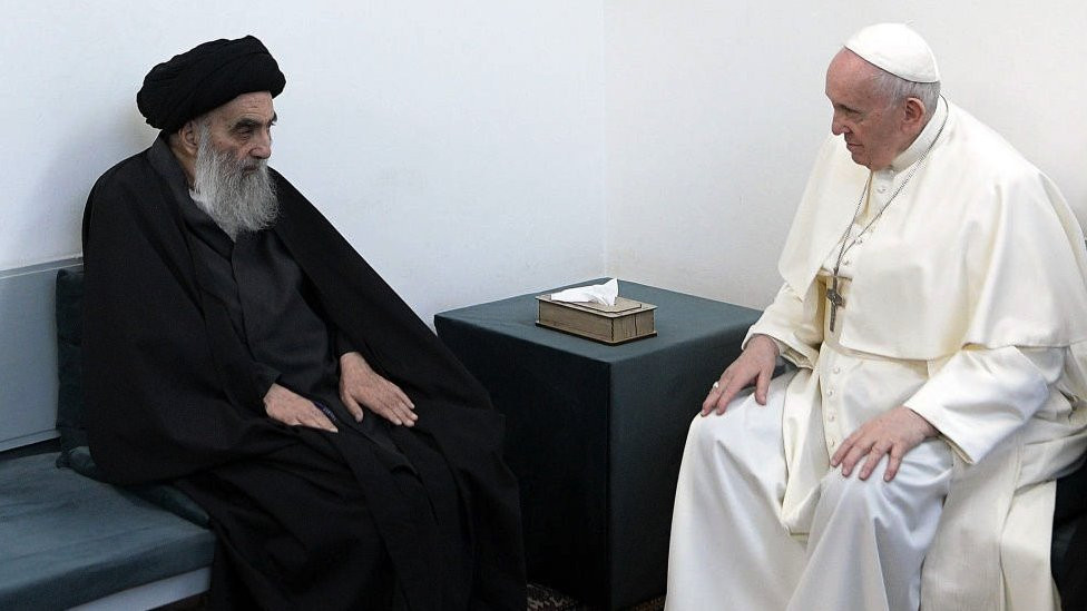 Ayatollah Ali al-Sistani (left) in a meeting with Pope Francis in 2021