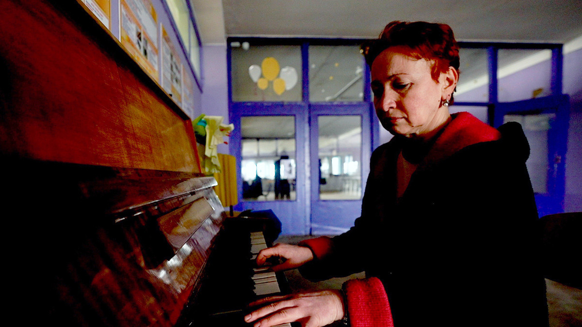 Učiteljica klavira Irina Babkina jedna je od jedva 200 ljudi koji su ostali u Velikoj Novosilki - gradu koji je nekada imao 10.000 stanovnika