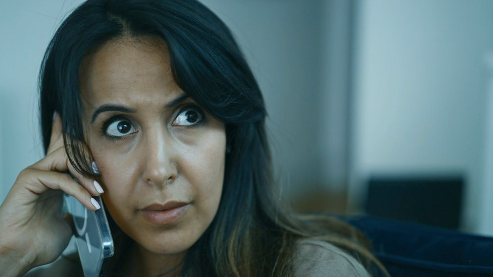 Naval Al-Magafi telefonom razgovara sa Farukom Abdulakom