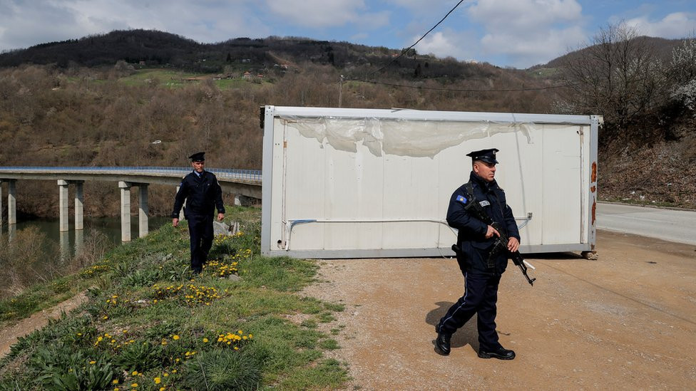 Kosovo, izbori, kontejner