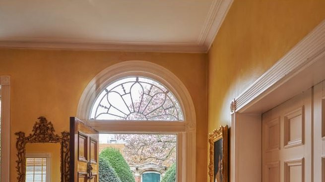 Pogled iz hodnika kuće Fredija Merkjurija prema bašti