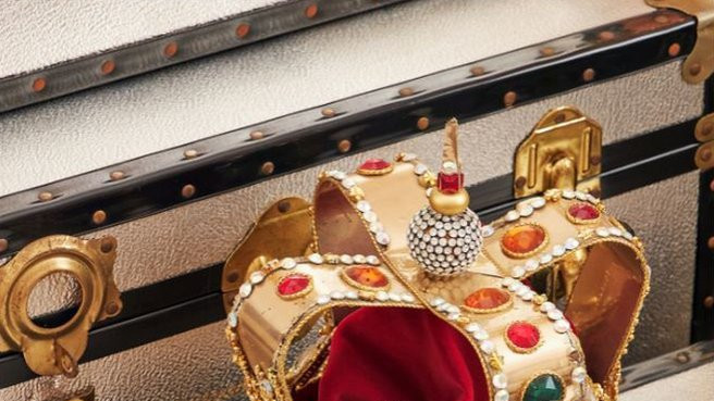 Kruna Fredija Merkjurija, replika krune Svetog Edvarda koju je nosio kralj Čarls na krunisanju