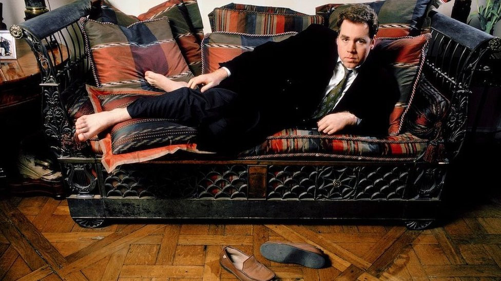 Bret Eston Elis je kao dvadesetjednogodišnjak objavio prvi roman, a „Američki psiho", svoj reći roman, pojavio se šest godina kasnije