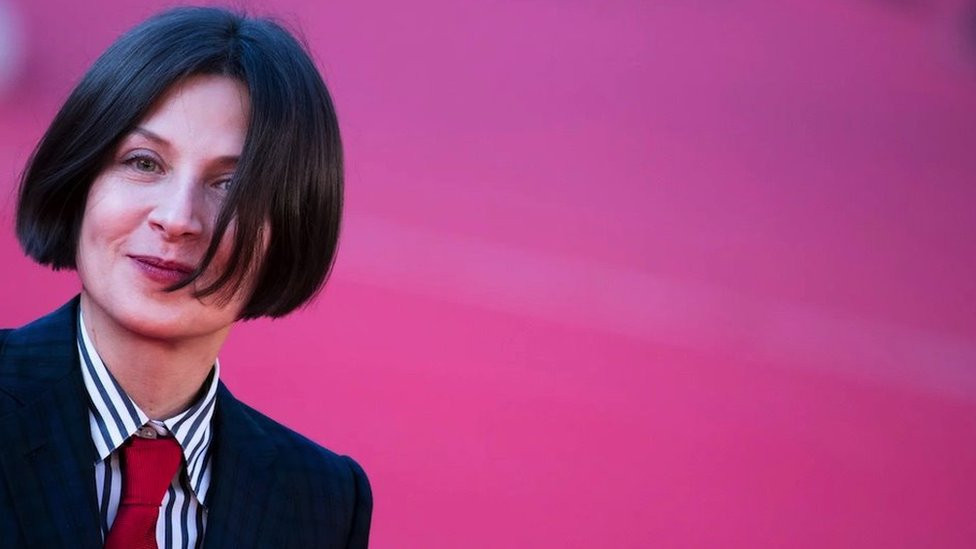 Tart je izjavila: „Knjige su drugi životi. One nam omogućavaju da budemo drugi ljudi."