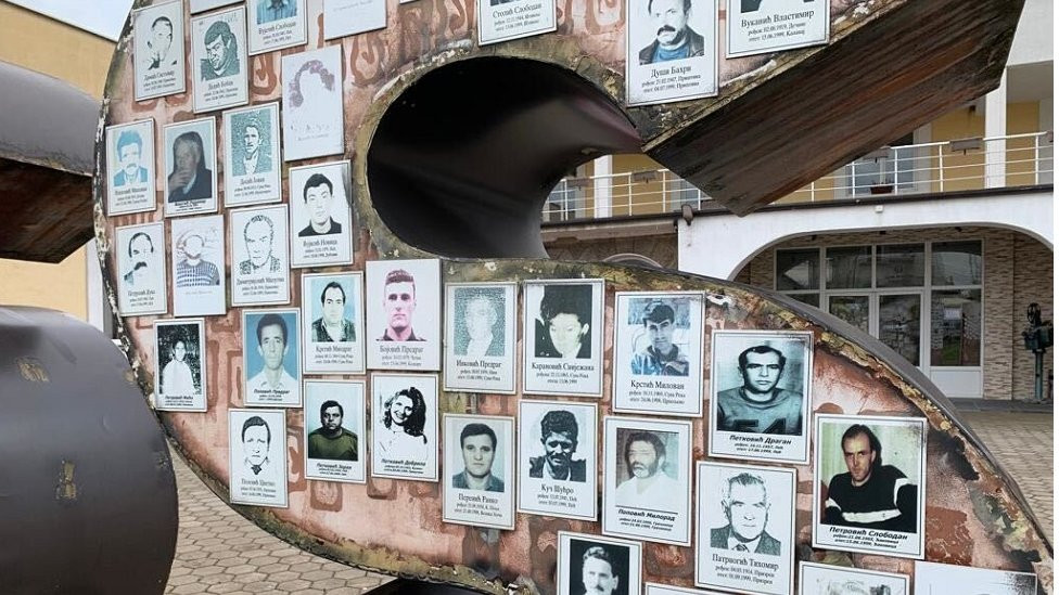 spomenik nestalima u Gračanici
