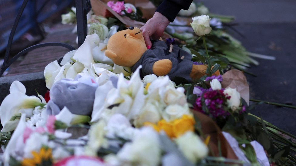 pucnjava u Beogradu, škola, sveće, poruke