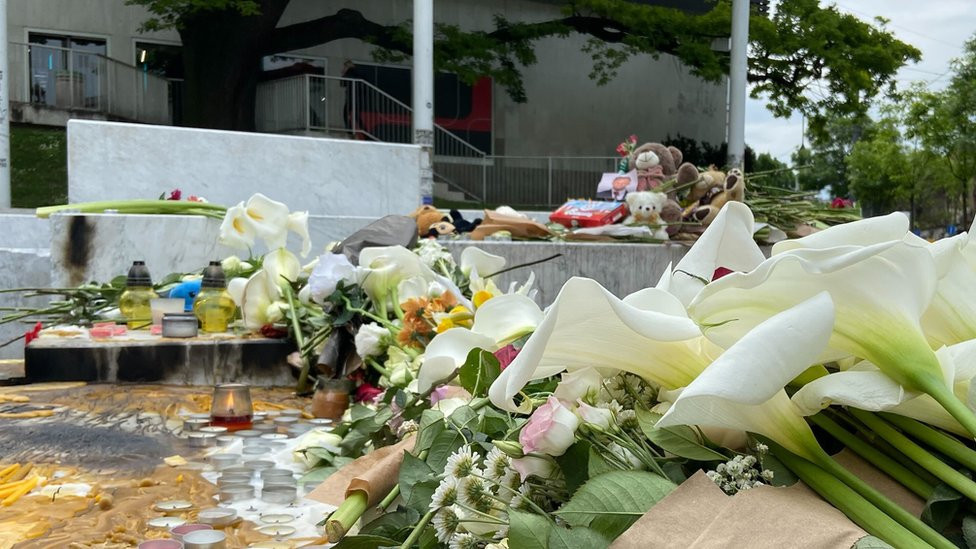 Cveće ispred škole